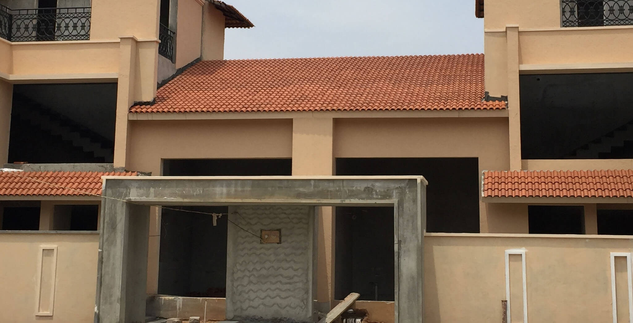 Apr 2019 - Villas: Roof tiling work-in-progress