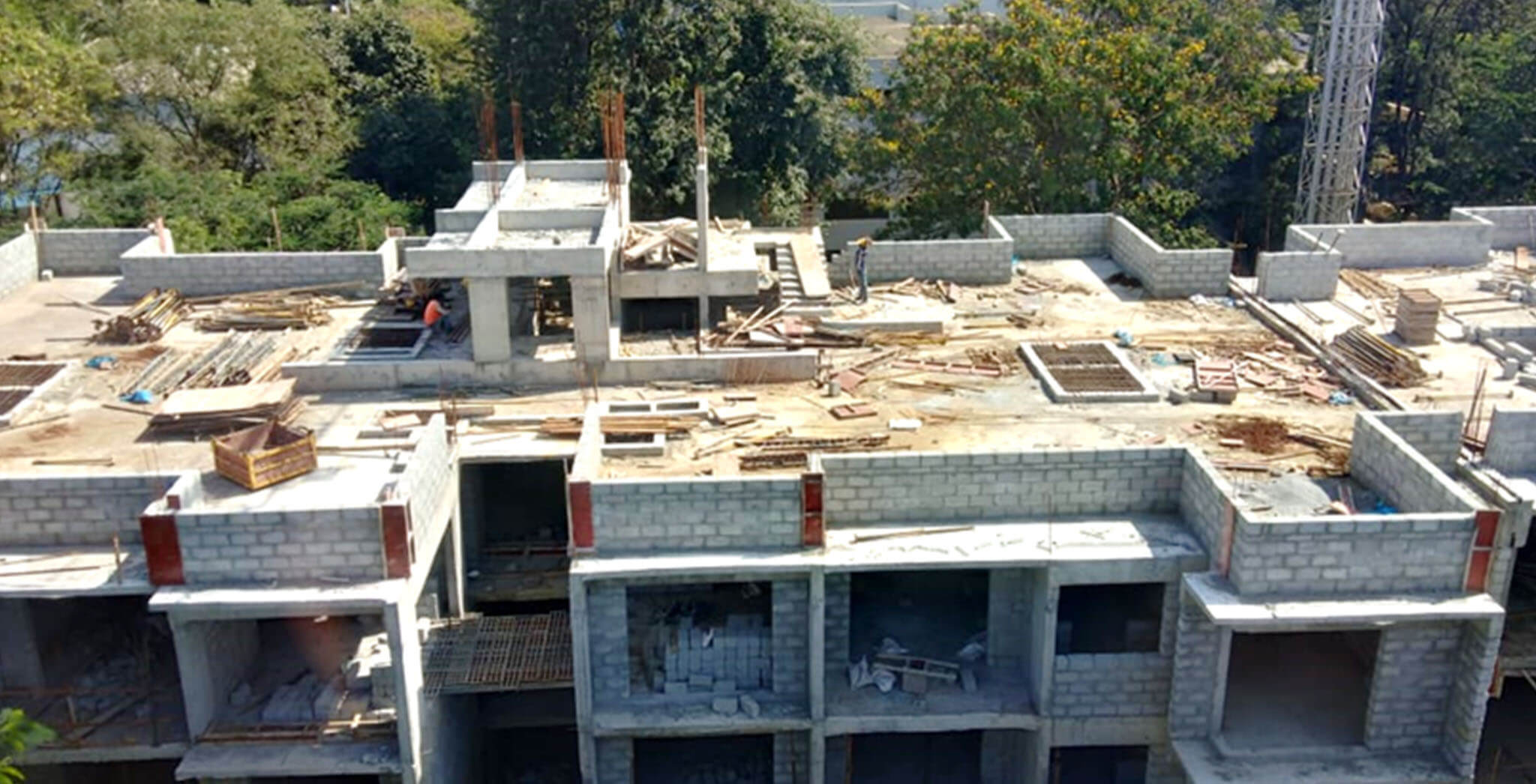 Aug 2020 - F Block: Above terrace floor—LMR column reinforcement work-in-progress; 4th floor block work and 1st floor internal plastering works completed.