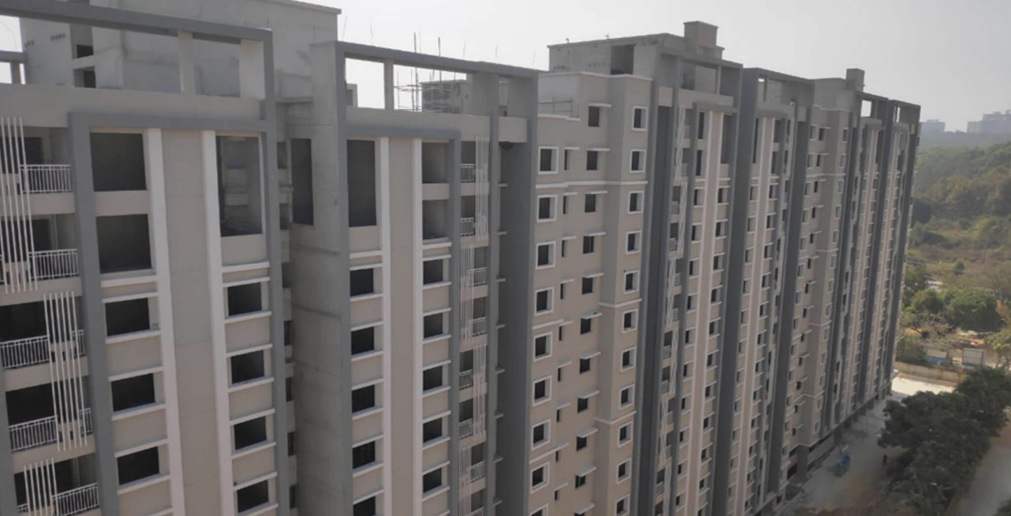 Jan 2021 - Towers E, F & G: Structure completed. External Plastering 95% completed, External Painting 80% Completed & internal finishing in progress