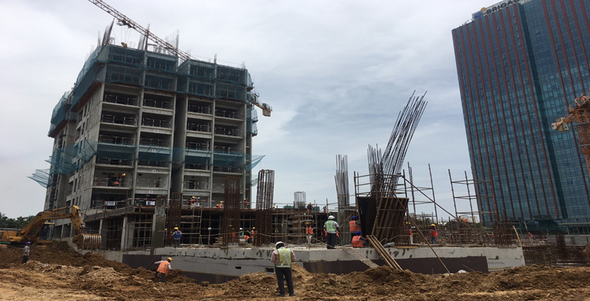 Aug 2021 - Tower A1: Column above eleventh floor level above slab work is in progress