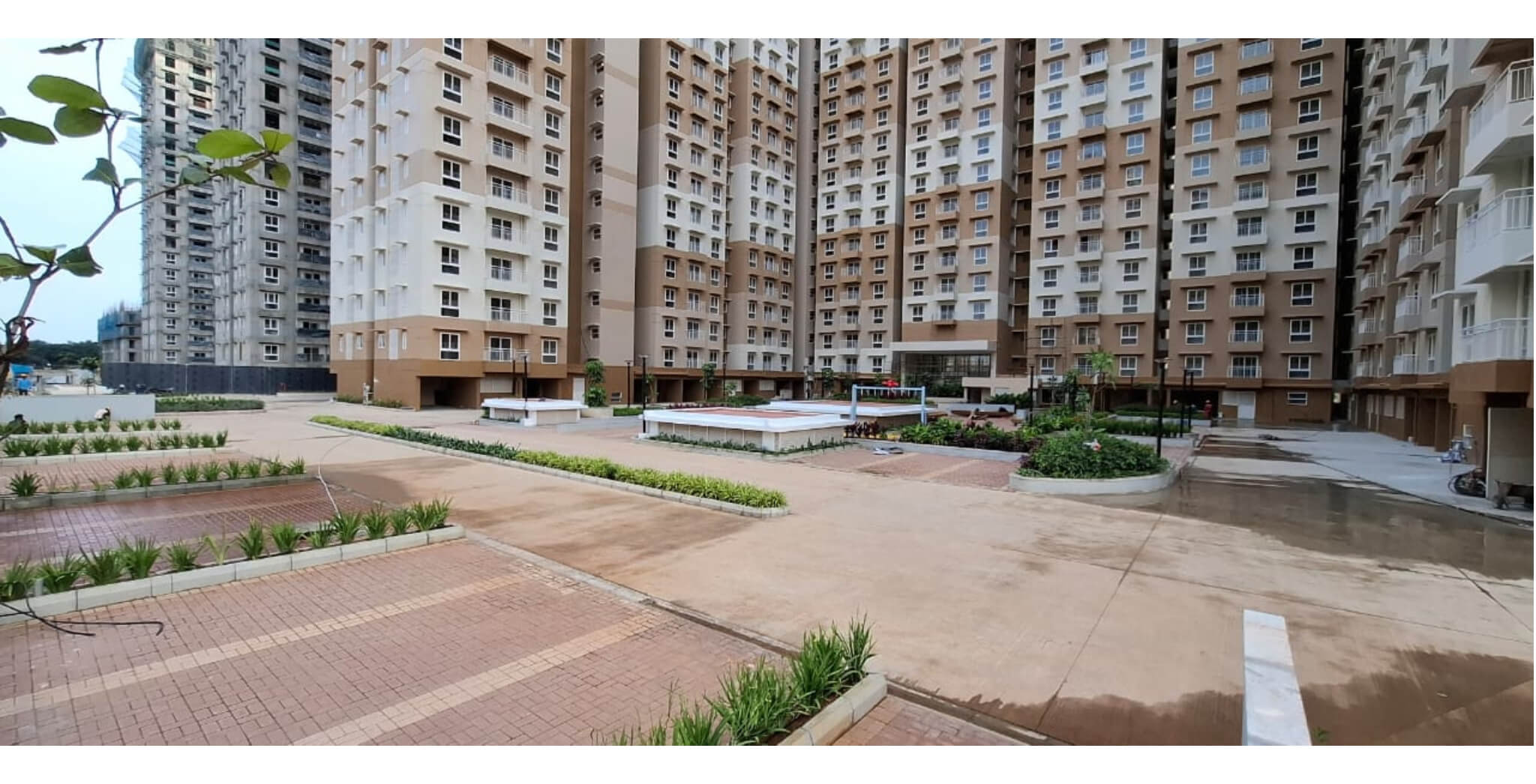  Podium Central Courtyard Area Hardscape and Softs cape work in progress - Status Images 25