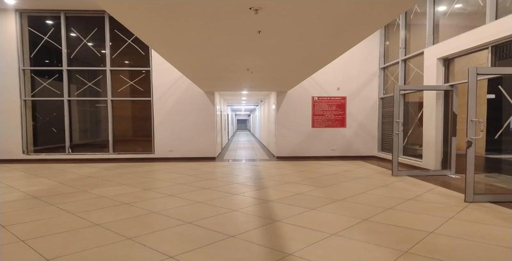 Entrance Lobby - Status Images 35