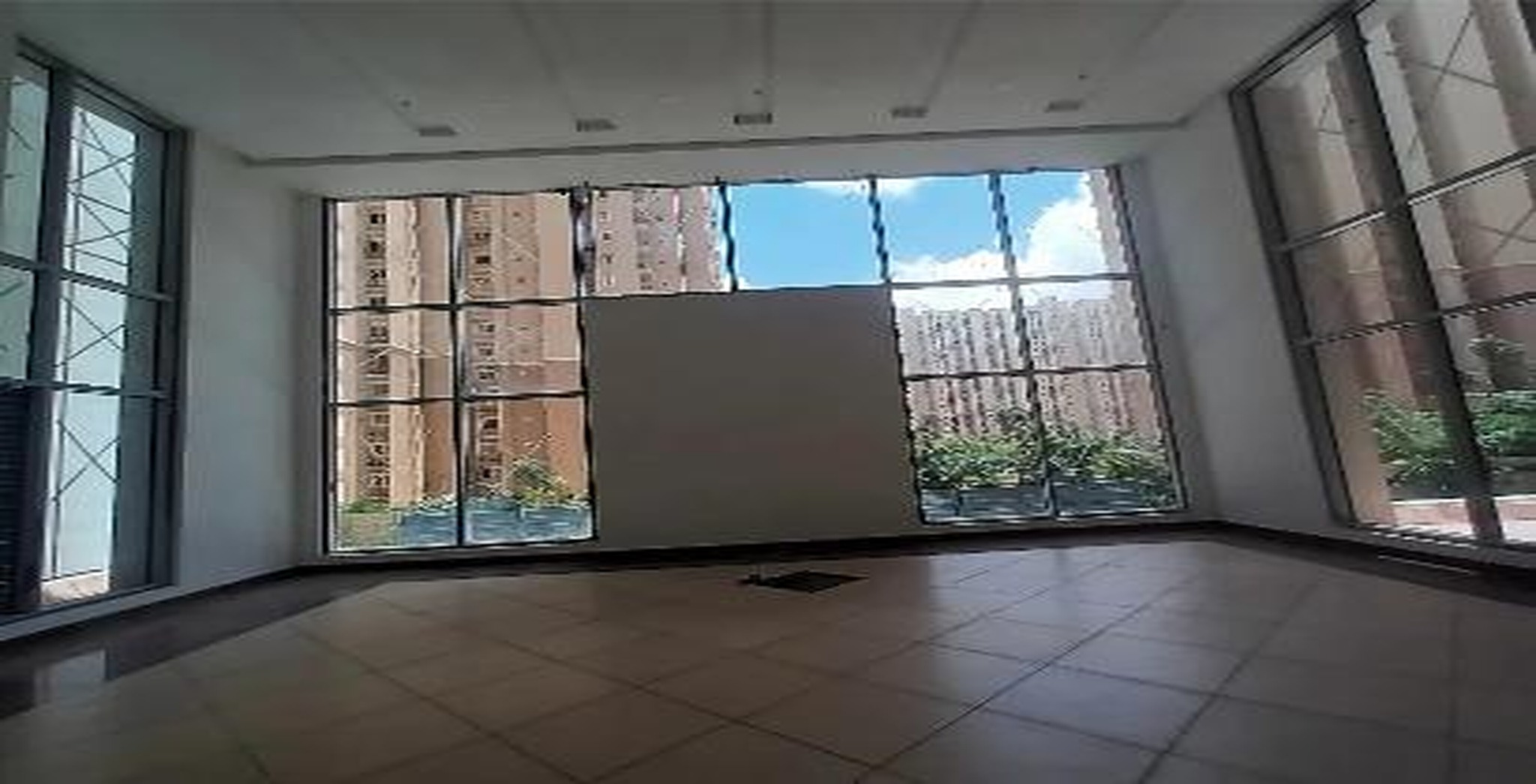  Entrance Lobby - Status Images 34